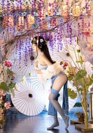 老师让我解开她的蕾丝胸罩_手机免费播放动漫