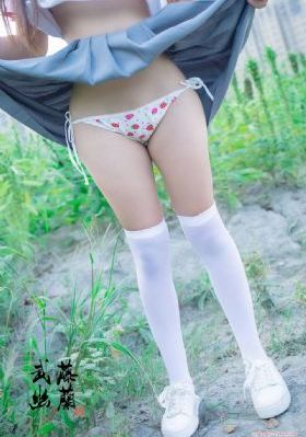 趴在浴室玻璃朦胧女图片_完整版电影在线观看