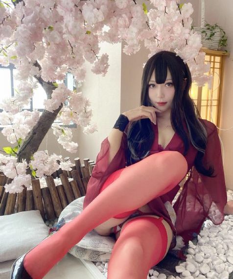 清冷美人中媚药委身老肥丑_超清电影完整版在线观看