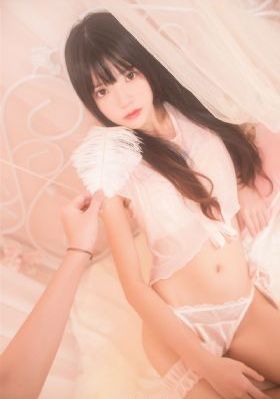 亚洲美女与野兽_高清超清在线观看